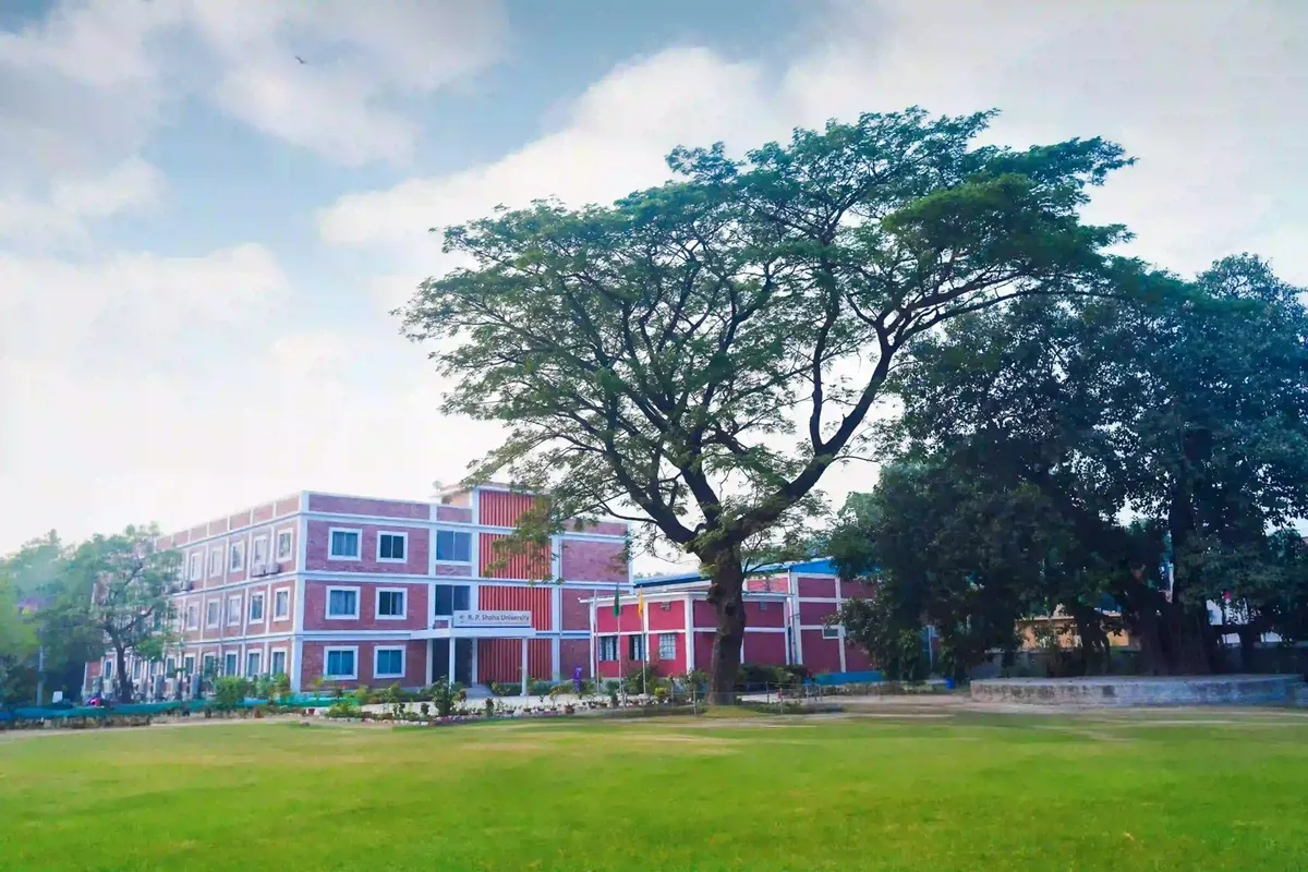 R. P. Shaha University ক্যাম্পাস
